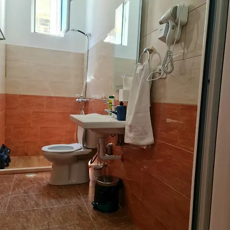 Brace * Gjirokastër