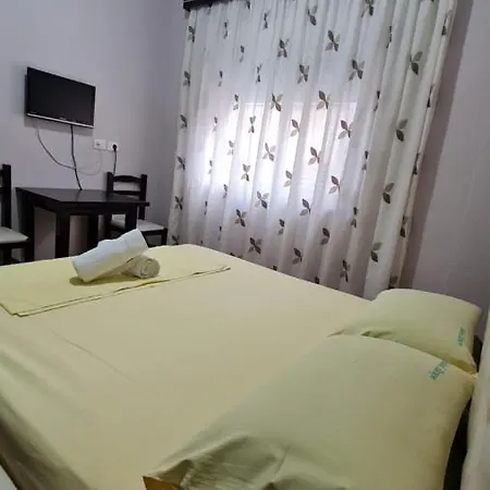 Brace Hotel *