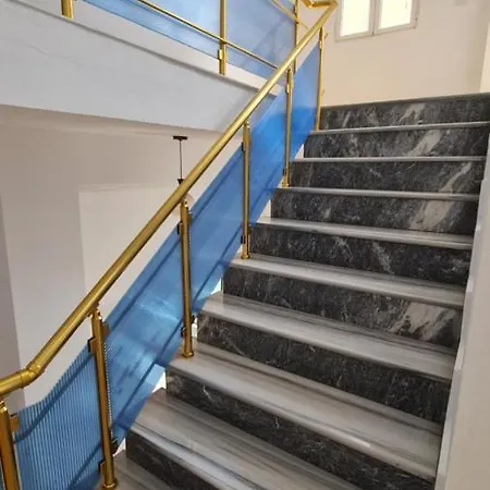 Brace فندق Gjirokastër